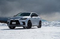 「レクサスRX500h“Fスポーツ パフォーマンス”」で信州の霧ヶ峰高原を目指したのは2025年2月中旬のこと。おあつらえ向きのパウダースノーが迎えてくれた。