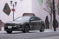 今回の試乗車は「シトロエンC5 Xプラグインハイブリッド」。その名のとおりのプラグインハイブリッド車であり、車両本体価格は653万8000円。