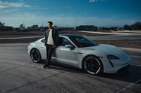 大谷翔平は「ポルシェは僕にとっていままで憧れであり、そして夢でもありました。1人のアスリートとして、ポルシェという洗練された情熱を持つスポーツカーブランドと一緒に活動できることをうれしく思っています」と、ポルシェドライビングアスリートの就任時にコメントを発表している。