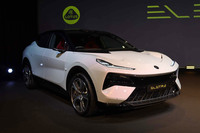 ロータスの電動ハイパーSUV「エレトレ」が日本上陸