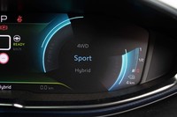 ドライブモードは「ハイブリッド」「エレクトリック」「4WD」「スポーツ」の4種類が用意されている。