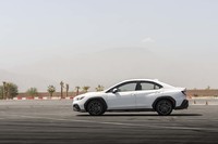 ボディーサイズは全長×全幅×全高=183.8×71.9×57.8インチ(4669×1826×1468mm)。先代の国内向けと比べると全長が約70mm大きくなっている。