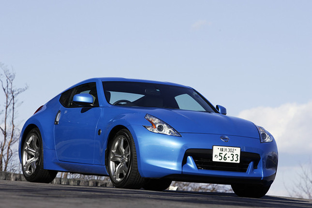 【スペック】AT:全長×全幅×全高=4250×1845×1315mm/ホイールベース=2550mm/車重=1530kg/駆動方式=FR/3.7リッターV型6気筒DOHC24バルブ(336ps/7000rpm、37.2kgm/5200rpm)/価格=446万2500円(テスト車=492万1350円/カーウィングスナビゲーションシステム32万2350円/特別塗装色プレミアムルマンブルー=13万6500円)