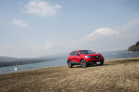 ボディーカラーはテスト車に採用されていた「ルージュ フラム」を含む全4色。白系の「ブラン ナクレ」のみ2万1600円の有償色となっている。