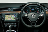 上級グレード「TSIハイライン」のインテリア。モバイルオンラインサービス“Volkswagen Car-Net”が備わる。
