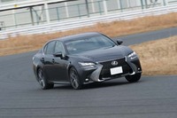 「GS200t“Fスポーツ”」は、2016年9月に「GS」のラインナップに追加設定されたグレード。搭載される2リッター直4ターボエンジンは、245ps/35.7kgmを発生する。