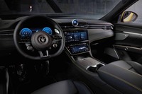 インテリアはスイッチ類の数を抑え、シンプル化されている。