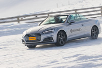 雪の積もった道を行く「アウディA5カブリオレ」。冬季でも愛車のポテンシャルを最大限に……という人には「バイキング・コンタクト 7」がおすすめだ。