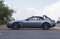 開閉に要する時間は、オープン時が16秒、クローズ時が14秒。50km/h以下であれば、走行中でも操作できる。