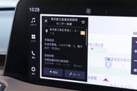 ナビゲーションではBEV用充電設備の検索も可能で、出力やポートの数なども調べられる。コネクテッドサービス「スズキコネクト」に加入すると、充電施設の満空情報も取得できる。