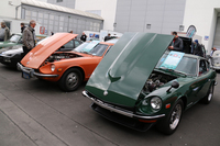 まずは屋外展示場の「240Z」。写真左の1973年型はワンオーナー車で、価格は2万2000ユーロ(邦貨にして257万4000円。以下、価格は1ユーロ117円で換算)。右の1971年型はフルレストア済みで6万ユーロ(702万円)。