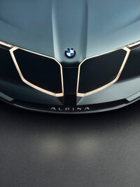 「ビジョンBMWアルピナ」のノーズまわり。この意匠を市販車にも生かすとしたら、ナンバープレートをフロント中央に装着するのは難しそうだ。