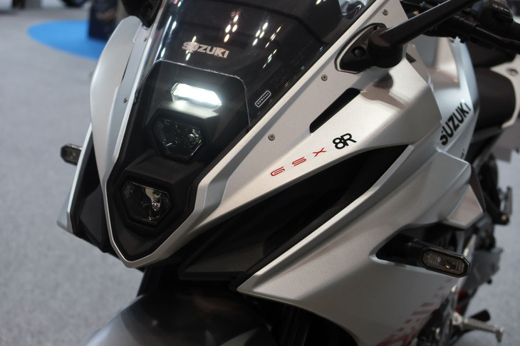 スズキGSX-8R
