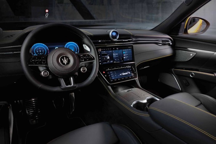 インテリアはスイッチ類の数を抑え、シンプル化されている。