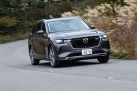 エンジン縦置きのラージプラットフォームの足まわりはフロントがダブルウイッシュボーンでリアがマルチリンク。街なかをはじめ、ドイツのアウトバーンやニュルブルクリンクなどでも検証を重ねて鍛えたという。