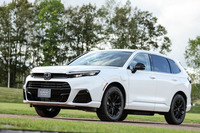 2024年7月19日に発売された「ホンダCR-V e:FCEV」。生産拠点のあるアメリカでは1.5リッターターボ車や2リッターハイブリッド車も販売されている。