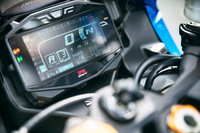 出力特性を3つのモードから選択できる「S-DMS(スズキドライブモードセレクター)」や、介入の度合いを10段階で調整できる「モーショントラック・トラクションコントロール」など、走りに関する装備は充実している。