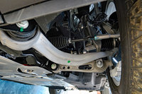 足まわりは4輪独立懸架。「110」にはエアサスペンションが標準装備される。