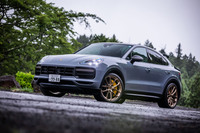 「ポルシェ・カイエン」のトップモデルとして2021年6月に導入された「ターボGT」。ニュルブルクリンクのノルドシュライフェ(北コース)で、7分38秒9のSUV最速タイムを記録した。車両本体価格は2851万円。