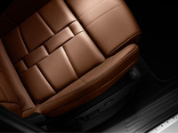 「DS 7クロスバック」に栗毛色のレザーを採用した特別仕様車の画像