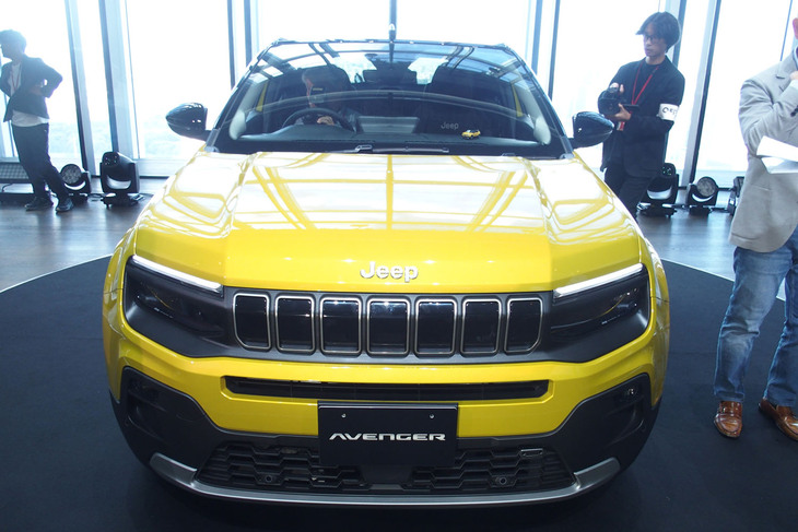 「ジープ・アベンジャー」の発表記念モデルとして150台が販売される限定車「ローンチエディション」。