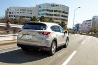 全長4900mm、全幅1840mmという堂々たる車格の「CX-8」だが、コンパクトカーを操る感覚で運転できる。