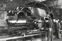 欧州では、ドイツでいち早く乗用車の生産が再開された。イギリス軍のアイヴァン・ハースト少佐が焼け残っていた自動車生産設備を見つけ、「フォルクスワーゲン・タイプ1」の生産を再開させた。