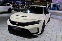 日本のクルマ好きにはおなじみの高性能モデル「ホンダ・シビック タイプR」。タイでは税金の関係で、約1600万円という高価格で販売されている。