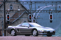 1990年に発売された「ホンダNSX」には、量産車として世界で初めてアルミボディーが採用された。