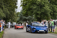 こちらは「マクラーレン・アルトゥーラ」。レース由来のテクノロジーが採用された、ハイブリッドのスーパースポーツである。