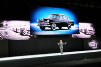 初代「クラウン」の登場は1955年のことで、純国産の技術を使った初の乗用車としてデビュー。以来、今日に至るまで途切れることなく歴史を重ねてきた。