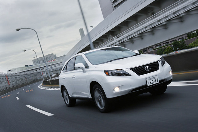 【スペック】全長×全幅×全高=4770×1885×1690mm/ホイールベース=2740mm/車重=1820kg/駆動方式=FF/2.7リッター直4DOHC16バルブ(188ps/5800rpm、25.7kgm/4200rpm)/価格=425万円(テスト車=455万9750円/ヘッドアップディスプレイ=8万4000円/パワーバックドア=5万7750円/ムーンルーフ(チルド&スライド式)=10万5000円/クリアランスソナー=4万2000円/後席SRSサイドエアバッグ=2万1000円)