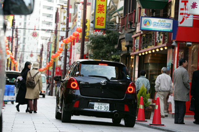 【スペック】1.5RS:全長×全幅×全高=3750×1695×1520mm/ホイールベース=2460mm/車重=1050kg/駆動方式=FF/1.5リッター直4DOHC16バルブ(110ps/6000rpm、14.4kgm/4400rpm)/価格=159万6000円(テスト車=181万7550円/スマートエントリー&スタートシステム/バックドアオープナー+盗難防止システム/SRSサイドエアバッグ(運転席・助手席)&SRSカーテンシールドバッグ/ワイドマルチAVステーションII(GPS CDボイスNAVI付)&5.8型ワイドディスプレイ/CD一体AM/FMマルチ電子チューナー付ラジオ/ETC車載器=22万1550円)