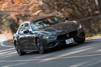 最高速は326km/h、0-100km/h加速のタイムは4.3秒と公表されている。