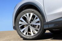 ドライ/ウェットを問わず高い運動性能を発揮する「アレンザ001」。耐摩耗性能や低燃費性能についても定評がある。