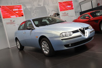 「アルファ・ロメオ156」の後部ドアのオープナーは、サッシュの中に隠されていた。