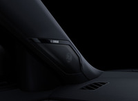 三菱が新型コンパクトSUVの発表を予告 ヘッドランプをチラ見せの画像