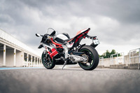 2024年のEICMA(ミラノモーターサイクルショー)で発表された「ビモータKB998リミニ」。スーパーバイク世界選手権(WSBK)で戦うためのホモロゲーションモデルであり、文字どおりレース直系のマシンとなっている。