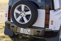 20インチ“スタイル5098”ホイールは8万2000円(スペアも含めた5本分)。サイズは19、20、22インチが設定されており、デザインも多彩だ。