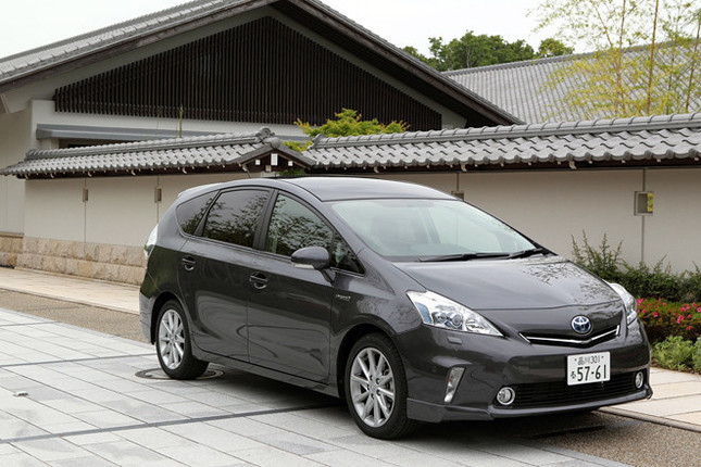 【スペック】全長×全幅×全高=4615×1775×1600mm/ホイールベース=2780mm/車重=1500kg/駆動方式=FF/1.8リッター直4DOHC16バルブ(99ps/5200rpm、14.5kgm/4000rpm)+交流同期電動機(82ps、21.1kgm)/価格=330万5000円(テスト車=400万7450円)