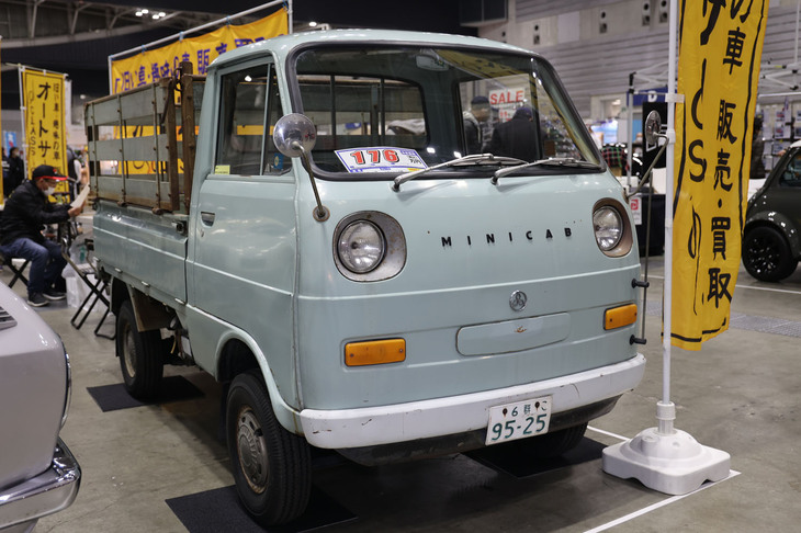 オートサークルが展示していた「6 群」のシングルナンバー付き、未再生の初代「三菱ミニキャブ」。