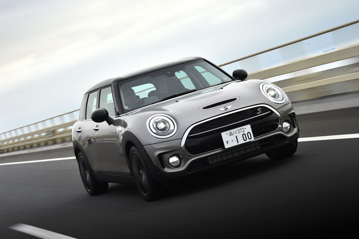 「MINIクーパーSD クラブマン」の駆動方式はFF。4WDは、ガソリン車限定となる。