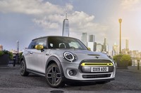 MINIブースの主役は100%電気自動車の「MINIクーパーSE」【フランクフルトショー2019】