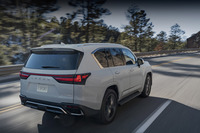 トヨタがレクサスの最上級SUV「LX」を一部改良 新グレード“Fスポーツ”を設定の画像