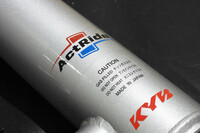 可変ダンパーとしての性能の高さと、スマホアプリをコントローラーに用いるアイデアが特徴の「KYBアクトライド」。操作アプリに関しては、アップデートを介してさまざまな機能の追加も検討されている。