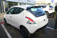 近年のパワーユニットは1リッターガソリンエンジン+マイルドハイブリッドと1.2リッターのLPGエンジンの2種類。組み合わされる変速機は5段マニュアルのみである。