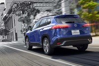 パワーユニットはガソリンエンジンのほか、ハイブリッドも選択できる。後者には4WD車もラインナップされる。