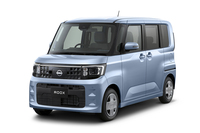 新型「日産ルークス」も2025年秋に発売予定。日産車に共通のV型グリルをやめ、2代目「キューブ」のようなフロントデザインを採用している。
