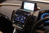 センターには、8インチ(上段)と7インチ(下段)のダブルディスプレイを搭載。