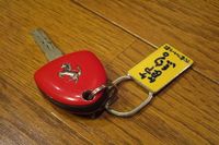 「458イタリア」のイグニッションキー。節約によって2580万円の458イタリアもゲットできるということを大乗フェラーリ教の開祖自ら証明した。